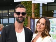¡Mel C está casado! Sporty Spice, de 52 años, se casó con su novio modelo Chris Dingwall en una ceremonia campestre “perfecta” con un impresionante vestido diseñado por su amiga Victoria Beckham.