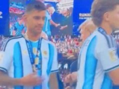 El defensa de Argentina y Tottenham, Christian Romero, desprecia a Donald Trump tras recoger la medalla de subcampeón del mundo
