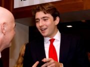El hijo de Donald Trump, Barron, se enfrenta a pedidos de investigación sobre presuntos vínculos con los influencers de ‘Manosfera’ arrestados, Andrew y Tristan Tate.