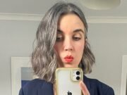 A los 40 ya tengo el pelo blanco. Los extraños me preguntan en voz baja cómo puedo evitar parecer “viejo” y me dejo llevar. Antes de que explotes el tinte, te contaré mi secreto.
