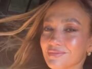 Jennifer Lopez insinúa que la vida ha sido ‘mejor’ después del divorcio de Ben Affleck cuando publica a los 57 años