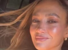 Jennifer Lopez insinúa que la vida ha sido ‘mejor’ después del divorcio de Ben Affleck cuando publica a los 57 años