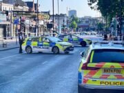 Seis arrestados por asesinato después de que un hombre de 22 años fuera asesinado a puñaladas en una pelea con cuchillo en Clapham que dejó cuatro heridos