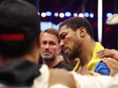 Anthony Joshua lucha contra las lágrimas mientras dedica una dramática victoria sobre Christian Prenga a dos mejores amigos que murieron en un accidente automovilístico mientras se recupera de dos caídas para regresar.