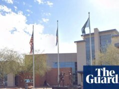 A un adolescente de Arizona se le atribuye haber ayudado a salvar a una mujer con demencia que deambulaba en un calor de 103 ° F | Arizona
