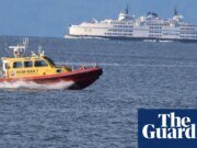 Se teme que seis personas hayan muerto después de que un barco de alquiler se hundiera frente a la costa de Canadá Canadá