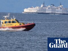 Se teme que seis personas hayan muerto después de que un barco de alquiler se hundiera frente a la costa de Canadá Canadá