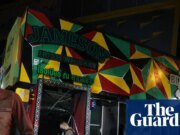 Al menos 27 personas murieron y 22 resultaron gravemente heridas en un incendio en un pub de Bangkok, Tailandia