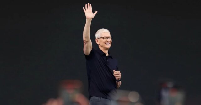 1784300597_tim-cook-wwdc26-keynote-wave.jpg