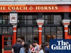 Las tarifas comerciales para pubs, discotecas y locales de música en Inglaterra se reducirán en un 20%.