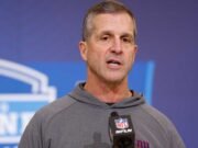 El campo de entrenamiento de la NFL comienza con 10 nuevos entrenadores en jefe y una batalla de mariscales de campo sin resolver