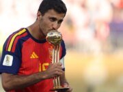 El español Rodri ganó el Balón de Oro al mejor jugador del Mundial de la FIFA