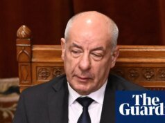 El presidente de Hungría acordó dimitir después de que expire su mandato tras un cambio de ley Hungría