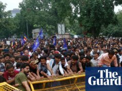 Miles de manifestantes de Roach desafiaron a la policía marchando en Delhi India