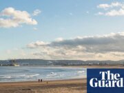 Dos hombres han muerto tras lanzarse al mar para rescatar a niños en una playa del condado de Durham Condado de Durham