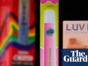 Los envases y aromatizantes de vapeo enfrentan restricciones según el plan del Reino Unido para reducir el atractivo para los niños que vapean