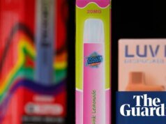Los envases y aromatizantes de vapeo enfrentan restricciones según el plan del Reino Unido para reducir el atractivo para los niños que vapean