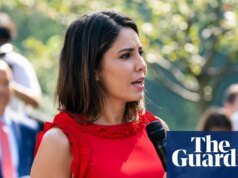 Cecilia Vega de 60 Minutes dice que sintió presión por parte de CBS para agregar “sesgo político”