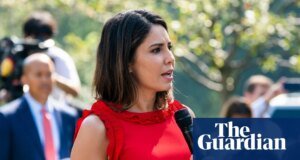 Cecilia Vega de 60 Minutes dice que sintió presión por parte de CBS para agregar “sesgo político”