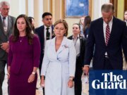 La hermana de Lindsey Graham, Darlene Graham, presta juramento para completar su mandato en el Senado Senado de EE.UU.