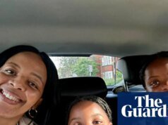 Homenajes a madres y niños encontrados muertos en su casa en Bedfordshire Noticias del Reino Unido