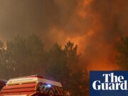 Miles de personas han huido de los incendios forestales en el sur de Europa en Francia mientras las temperaturas alcanzan niveles récord