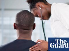 Los médicos negros tienen cuatro veces menos probabilidades de conseguir una plaza de formación en Inglaterra que los médicos blancos NHS