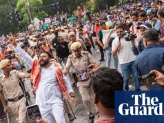 Los manifestantes del movimiento de las cucarachas de la India no dan señales de dar marcha atrás