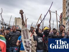 ‘Si me quedo, me atacarán’: los inmigrantes huyen de Sudáfrica en busca de seguridad en medio de la violencia y las protestas contra el extranjero | Sudáfrica