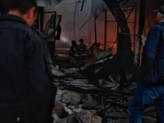 Bombardeo ruso mata al menos a ocho personas en Ucrania mientras Zelensky renueva su pedido de suministros de defensa aérea