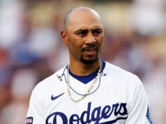 La estrella de los Dodgers, Mookie Betts, dice que los atletas no deben ser vistos como figuras políticas