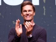 Tom Brady intenta abofetear a Logan Paul en el Fanatic Fest de Nueva York