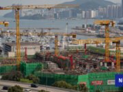 Hong Kong impone la primera multa de 3.000 dólares de Hong Kong al entrar en vigor la prohibición de fumar en obras de construcción