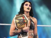 WWE News: Rhea Ripley revela desgarro menor de menisco