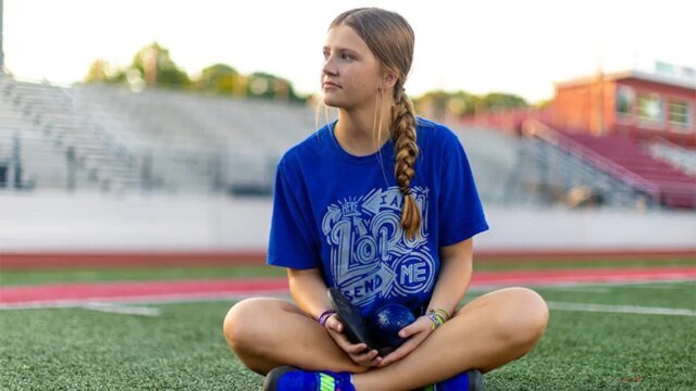 adaleia-cross-sitting-looking-right.jpg