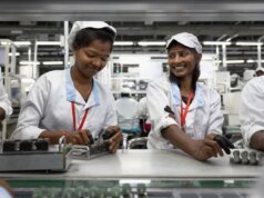 La fabricación de iPhone en India recibe un aumento de aranceles
