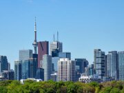 La policía de Toronto está investigando tiroteos y vandalismo contra una cadena de panaderías de propiedad judía.