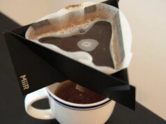 Esta cafetera inspirada en el origami es la cafetera perfecta para acampar. duración
