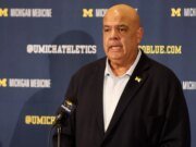 Michigan acordó la compra de Eddie Ward Manuel, quien dimitirá a finales de 2026