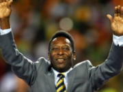 La histórica camiseta de Pelé para el Mundial de 1958 se vende por 4,9 millones de dólares y bate un récord conmemorativo