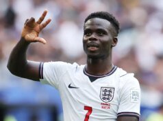 Bukayo Saka responde a las preguntas sobre su estado físico tras el hat-trick ante Francia