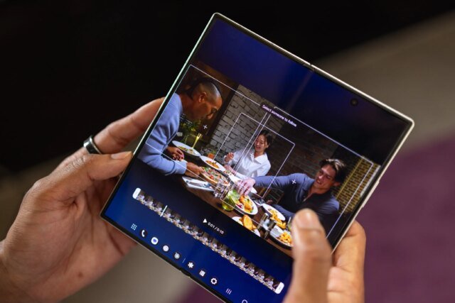 samsung-galaxy-z-fold-8-ultra-unpacked-cnet-lanxon-4.jpg