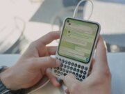 Haga clic en el teléfono Communicator con raíz de BlackBerry que se muestra en un nuevo vídeo.