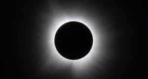 El próximo eclipse solar ofrece una visión poco común: la totalidad al atardecer