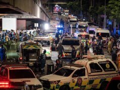 Al menos 27 personas han muerto tras un gran incendio en un pub de Bangkok