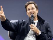 Tom Brady dice que el novato de los Raiders, Fernando Mendoza, debe ganarse su lugar