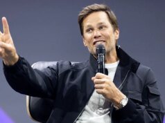 Tom Brady dice que el novato de los Raiders, Fernando Mendoza, debe ganarse su lugar